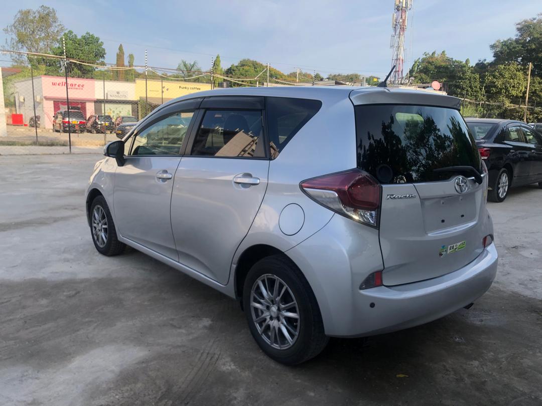 875 TOYOTA RACTIS X 2014