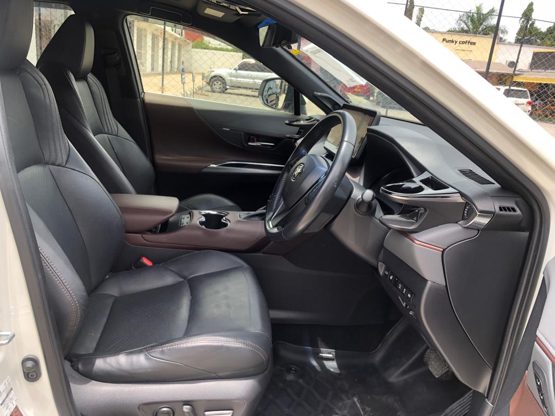 966. TOYOTA HARRIER Z Leather Package 2020 / Milage: 29,100 Km/brand new front tire