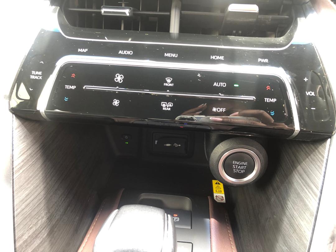 966. TOYOTA HARRIER Z Leather Package 2020 / Milage: 29,100 Km/brand new front tire