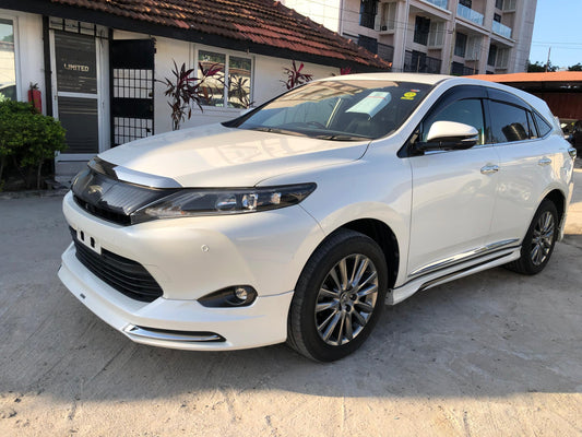 1048 TOYOTA HARRIER 2015