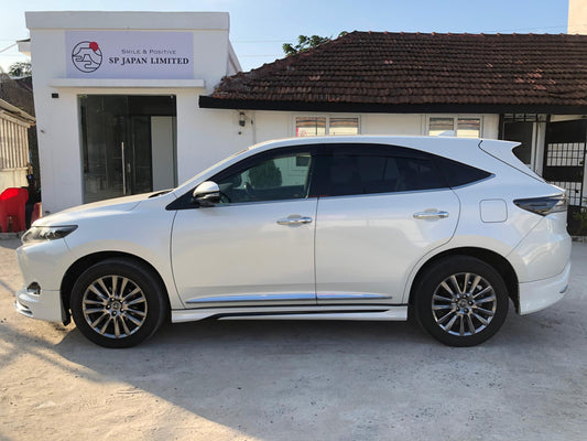 1048 TOYOTA HARRIER 2015